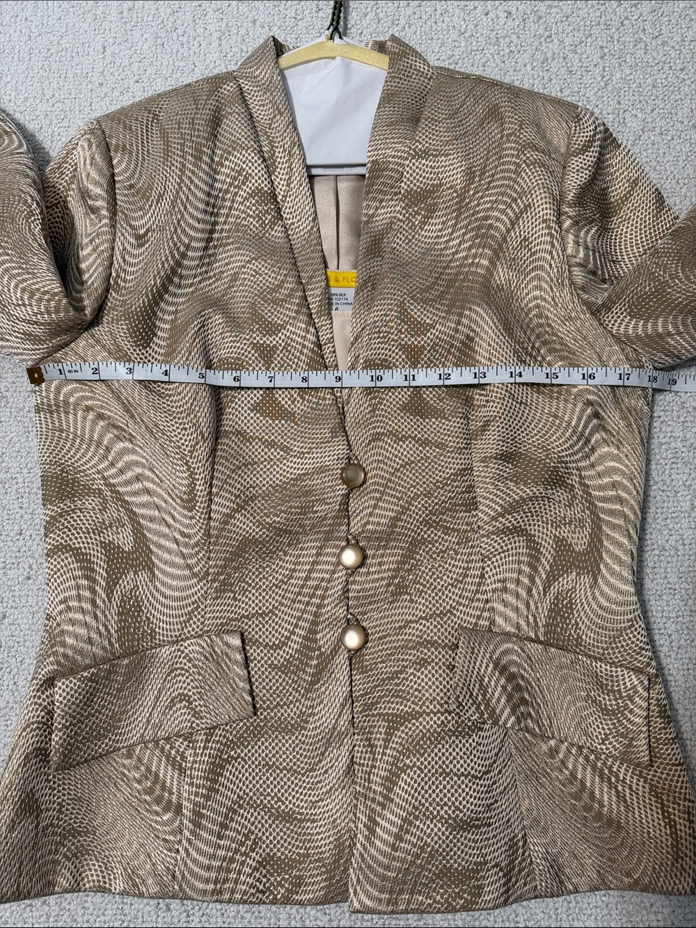 Flores & Flores Women's 100% Silk Beige Three Piece Pantsuit Size 6 - Picture 13 of 15